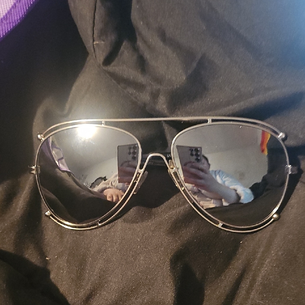 Stylish Black Aviator Sunglasses